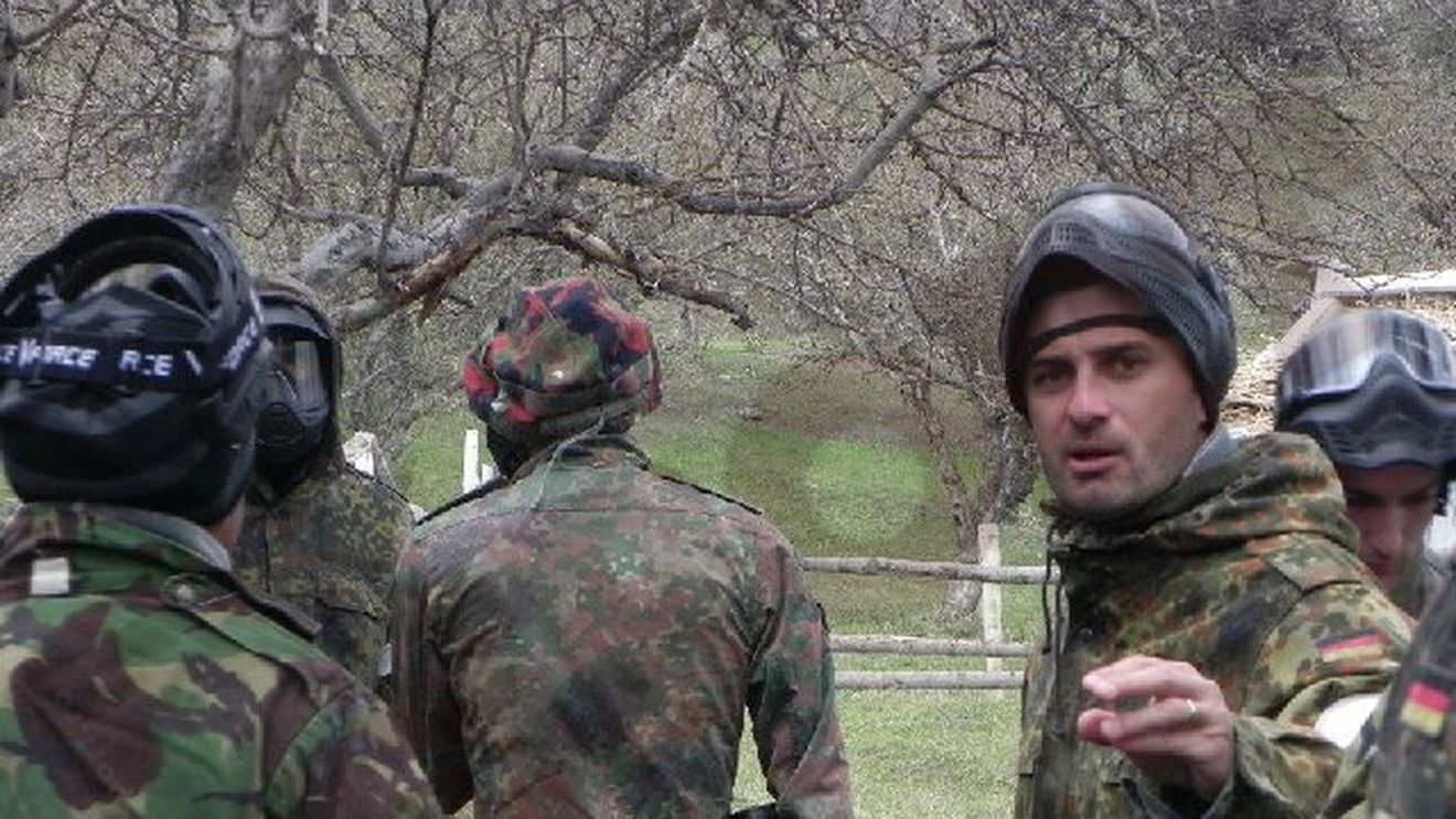 "Saving private Clau-gol"** FOTO - Niculescu și-a scos jucătorii la paintball!