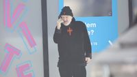 Gigi Becali stă în genunchi și plânge pentru bunica lui: „Aș muri doar s-o mai văd pe ea o dată!”