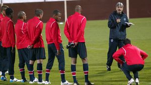 EXCLUSIV | Povestiri de la locul faptei: "Îl întrebam pe tata ce s-a întâmplat. Toată lumea era bulversată". Cum a fost trăit de pe stadion cel mai controversat meci al românilor în Europa