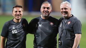 Marius Șumudică, în stilul caracteristic: „O să vin îmbrăcat cu tricoul lui Ronaldo la emisiune! Nu am pătrățelele lui, dar mă încape”