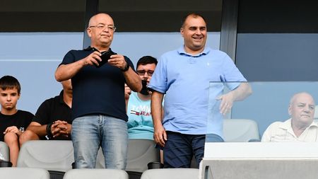 Emil Boc, fericit nevoie mare pentru că fanii lui U Cluj, echipa în care a pompat milioane de euro din banii comunității locale, fac atmosferă incendiară în centrul capitalei Armeniei”