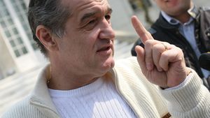 Becali îl consolează pe Mititelu după ce acesta a pierdut marca "Universitatea Craiova": "Palmaresul nu i-l poate lua nimeni"