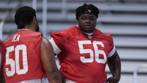 L-au cântărit și l-au dat afară! Un jucător din NFL a devenit cel mai gras fotbalist din istorie după ce a atins greutatea de 210 kilograme