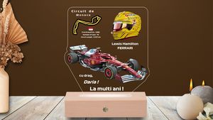 Adrenalina din Formula 1, transformată în design de lumină: Lampa LED 3D Personalizată – Ferrari Lewis Hamilton (P)