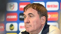 Hagi, întrebat direct: "De ce îl iei la națională? Ocupi un loc degeaba!"