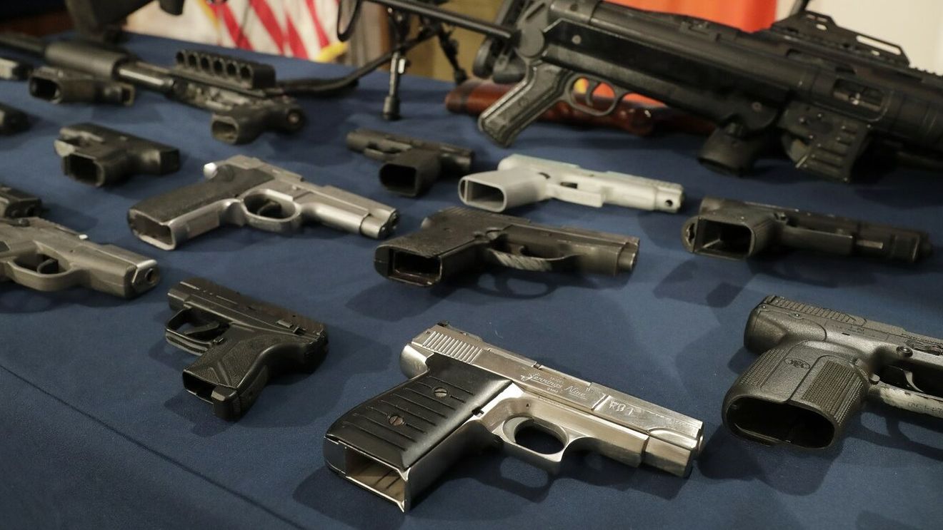 Unul dintre cei mai controversați milionari din fotbalul românesc a recunoscut de ce avea 15 bodyguarzi înarmați după el