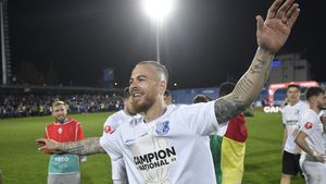 Denis Alibec nu a avut milă de FCSB după câștigarea titlului: „Eram sigur că îi întoarcem, suntem prea buni! Au dat două goluri din noroc”. Declarație de dragoste pentru Gică Hagi: „Dacă aveam 10 ca el, eram departe!”