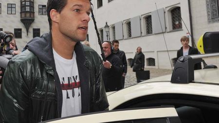 Ballack: "Vreau să revin în Bundesliga și să prind Euro 2012"