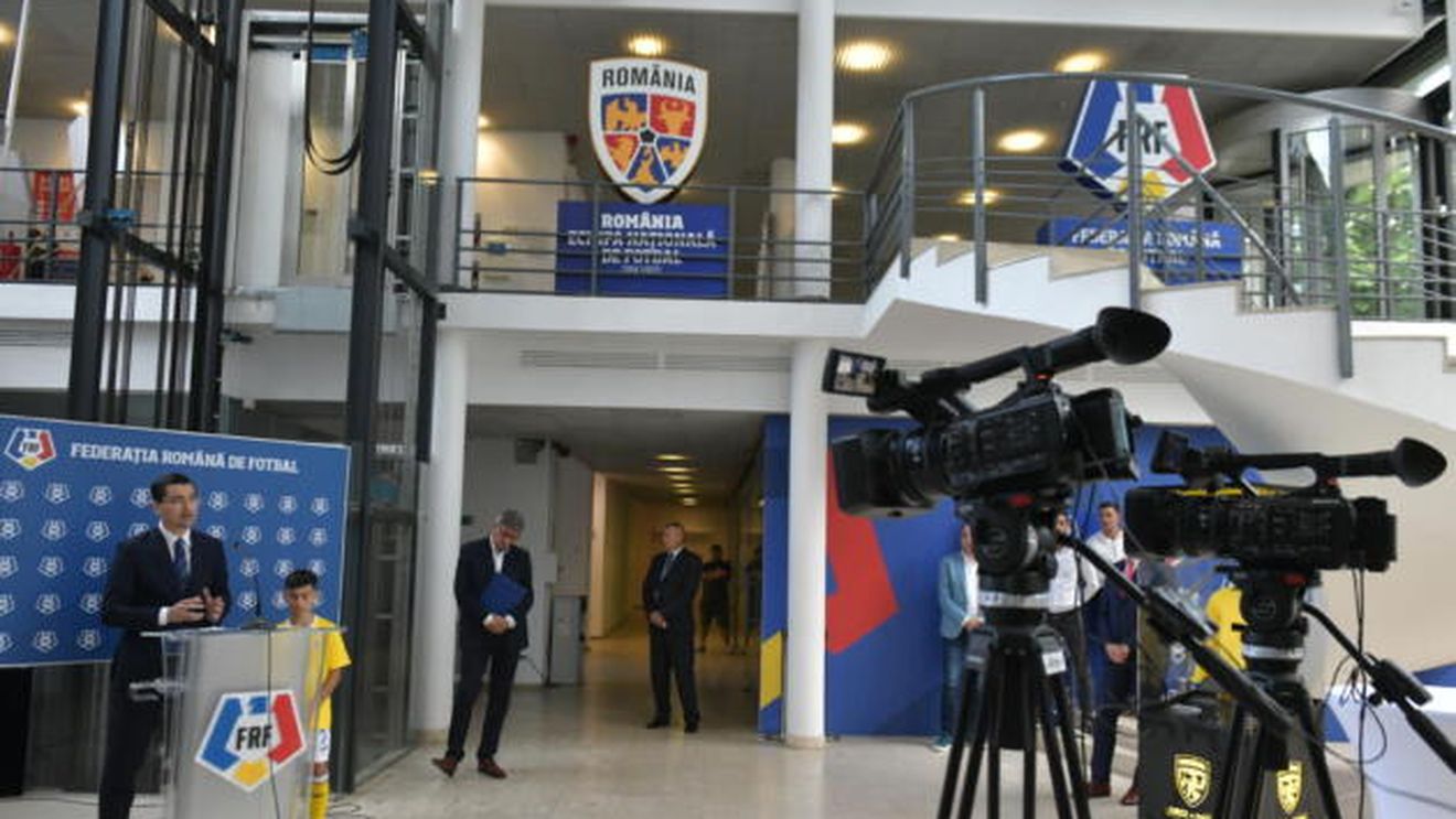 Discursul halucinant pe care Răzvan Burleanu l-a ținut la chermeza FRF, în fața lui Eduard Novak și Gino Iorgulescu! Ce a putut să spună președintele federației: „Se va vorbi peste 100 de ani despre viziunea asta”