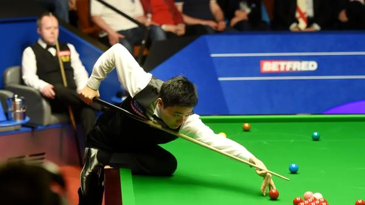 Un chinez la porțile titlului. Ding Junhui a revenit de la 5-1 în meciul cu John Higgins și s-a calificat pentru a treia oară în carieră în sferturile Mondialului de snooker