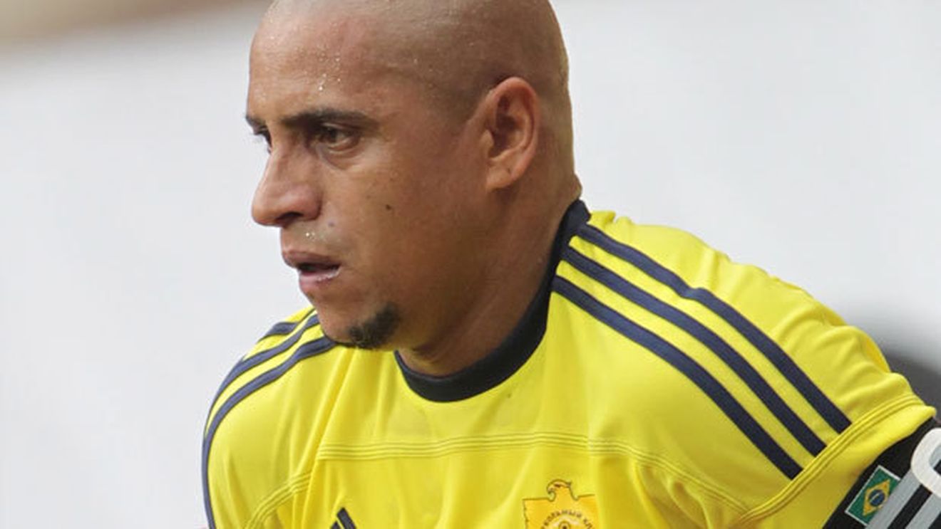 Anji pune la bătaie 300 de mil. â‚¬ pentru achiziții, Roberto Carlos este disperat: "Toată lumea vrea la noi acum!"** Cele două super-staruri tentate de banii rușilor