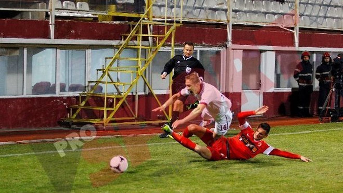 Rapidiștii acuză arbitrajul lui Avram:** "Meritam un penalty, arbitrul a judecat diferit situații similare"