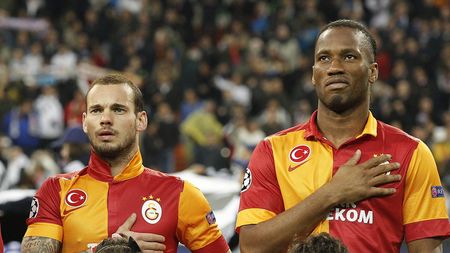 Mutarea prin care United speră să iasă din criză. Sneijder ar putea veni pe Old Trafford în ianuarie