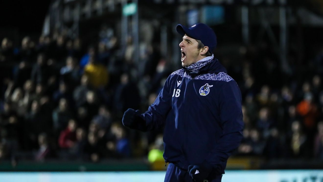 Scandal conjugal șocant! Fostul mijlocaș al Angliei, Joey Barton, „și-a lovit soția cu picioarele în cap, după ce a băut cinci sticle de vin", conform mărturiilor de la tribunal!