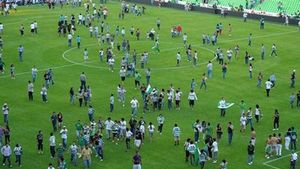 Momente de GROAZĂ‚!**  Meci din Mexic, oprit din cauza focurilor de armă! VIDEO