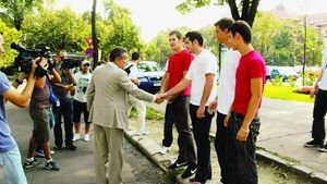VIDEO** Dinamoviștii îi cântă "La-la sus răsare" lui Gigi Becali! "Pentru asta vă mai dau 300 de bilete la derby!"