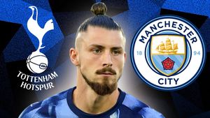 De ce mare surpriză a avut parte Radu Drăgușin în vestiar, imediat după remiza cu Manchester City! 13 absenți pentru Tottenham în partida de sâmbătă cu Manchester United