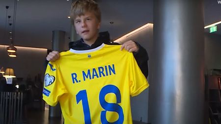 Surpriză uriașă pentru cel mai tânăr suporter al tricolorilor! Răzvan Marin a aflat din ProSport de povestea lui Andrei Pancu și i-a dăruit tricoul din meciul cu Germania