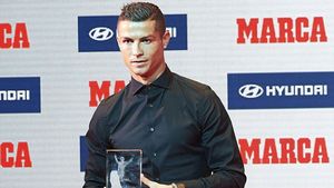 Cristiano Ronaldo a primit trofeul "Alfredo di Stefano" pentru cel mai bun jucător din La Liga