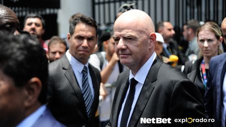 Scene ireale: Gianni Infantino, extrem de zâmbitor lângă sicriul lui Pele. Selfie-ul care a făcut internetul să explodeze | FOTO