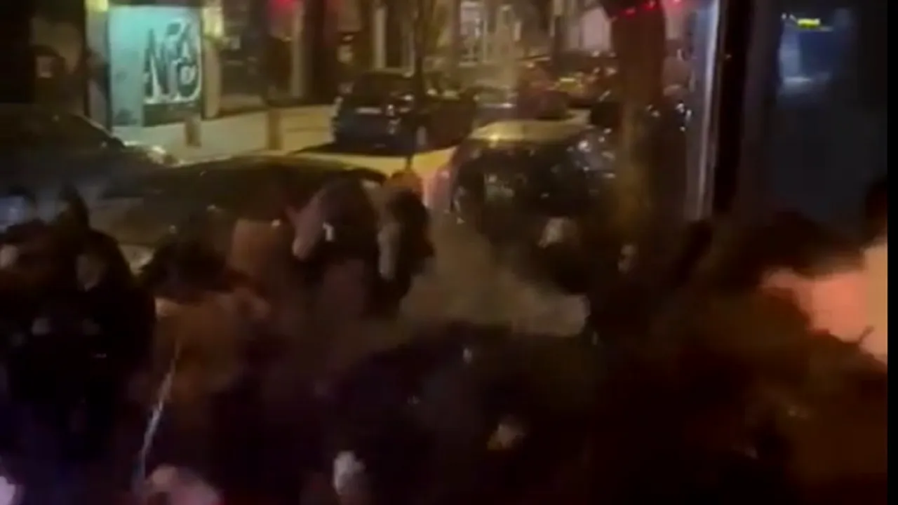 Scene de groază înainte de Steaua Roșie - Manchester City! Ultrașii sârbi i-au atacat pe „cetățeni” într-un bar. VIDEO
