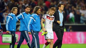 O nouă lovitură puternică pentru Marco Reus. Starul lui Dortmund va fi indisponibil o lună după accidentarea din meciul cu Scoția