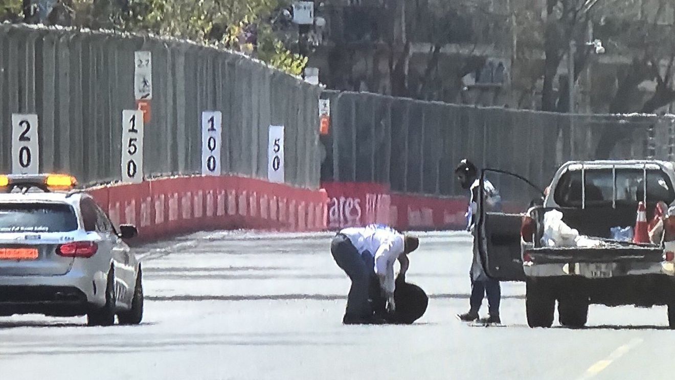 Dorel din Formula 1. Antrenamentele din Azerbaidjan au fost anulate, după ce un capac de canalizare a distrus un monopost din "Marele Circ". Lewis Hamilton s-a amuzat: "Mai mult timp pentru Game of Thrones"