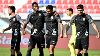 EXCLUSIV | Carl Davordzie semnează cu Sepsi OSK. Jumătate dintre titulari au plecat deja de la Ceahlăul, iar antrenorul Cristian Pustai are șanse minime să continue