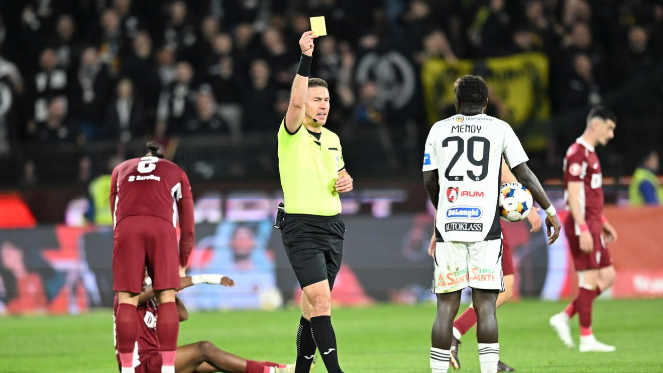 Fotbaliștii lui Bergodi au explodat după cea mai controversată fază din CFR - U Cluj 1-0: „Mi se pare ciudată! Nu se putea răzgândi în 3 secunde”