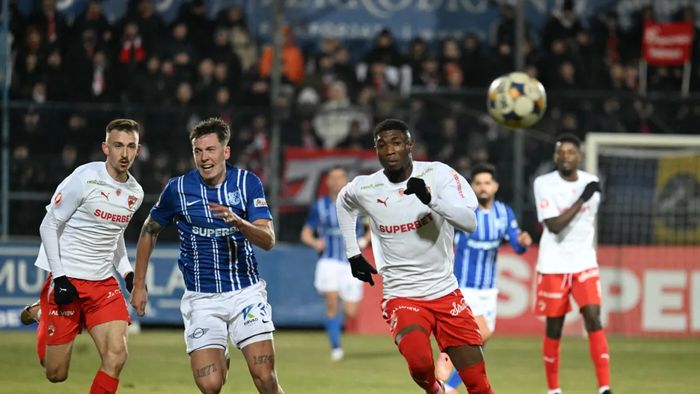 Victoria băieților cu bagajul la ușă. Dinamo se impune în fața Farului după ce a fost condusă de două ori. Boateng și Alex Pop au adus succesul „câinilor”