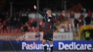 Deaconu, acuzat dur de ploieșteni: 'M-am simțit ca înainte de 89, așa se arbitra atunci la Dinamo'** Ce l-a scos din minți pe Răchită: "Nu mă poate păcăli, am jucat fotbal"