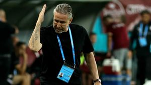 Primul titular care pleacă de la Universitatea Craiova, după venirea lui Laurențiu Reghecampf! Nu e pe placul antrenorului şi îşi caută echipă în Superliga  | EXCLUSIV