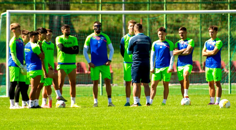Liderul Ligii 2 se duce cu inima strânsă pe terenul Muscelului, una dintre ultimele clasate. Antrenorul Corvinului: ”Sunt foarte agresivi, joacă un fotbal direct”