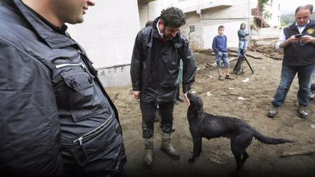 VIDEO | De pe San Siro, direct în mijlocul dezastrului. Vicepremierul Georgiei, Kakha Kaladze, a ieșit în stradă pentru oamenii afectați de inundațiile teribile din Tbilisi