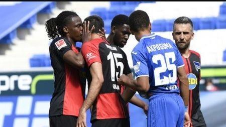 Fotbalul, schimbat total din cauza noului Covid-19! Dezvăluirile unui jucător din Bundesliga. „Aveam mască și nu puteam respira. A început să mă doară capul!”