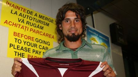 E oficial: Vella a semnat pe trei ani cu Rapid!