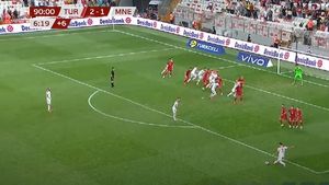 Risto Radunovic, erou pentru Muntenegru în meciul cu Turcia. Fundașul de la FCSB a marcat superb în minutul 97 și a adus un punct naționalei sale | FOTO