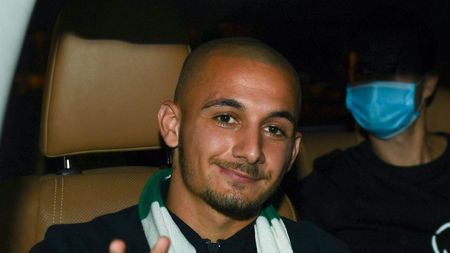 OFICIAL | Alex Mitriță a semnat cu Al-Ahli și a ajuns în Arabia Saudită! Primire de cinci stele pentru internaționalul român | FOTO & VIDEO