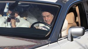 Gigi își ia Maybach de 1 milion de euro - Steaua, deplasare "la consum"!** Uite cum au economisit oamenii lui Becali câteva sute de lei