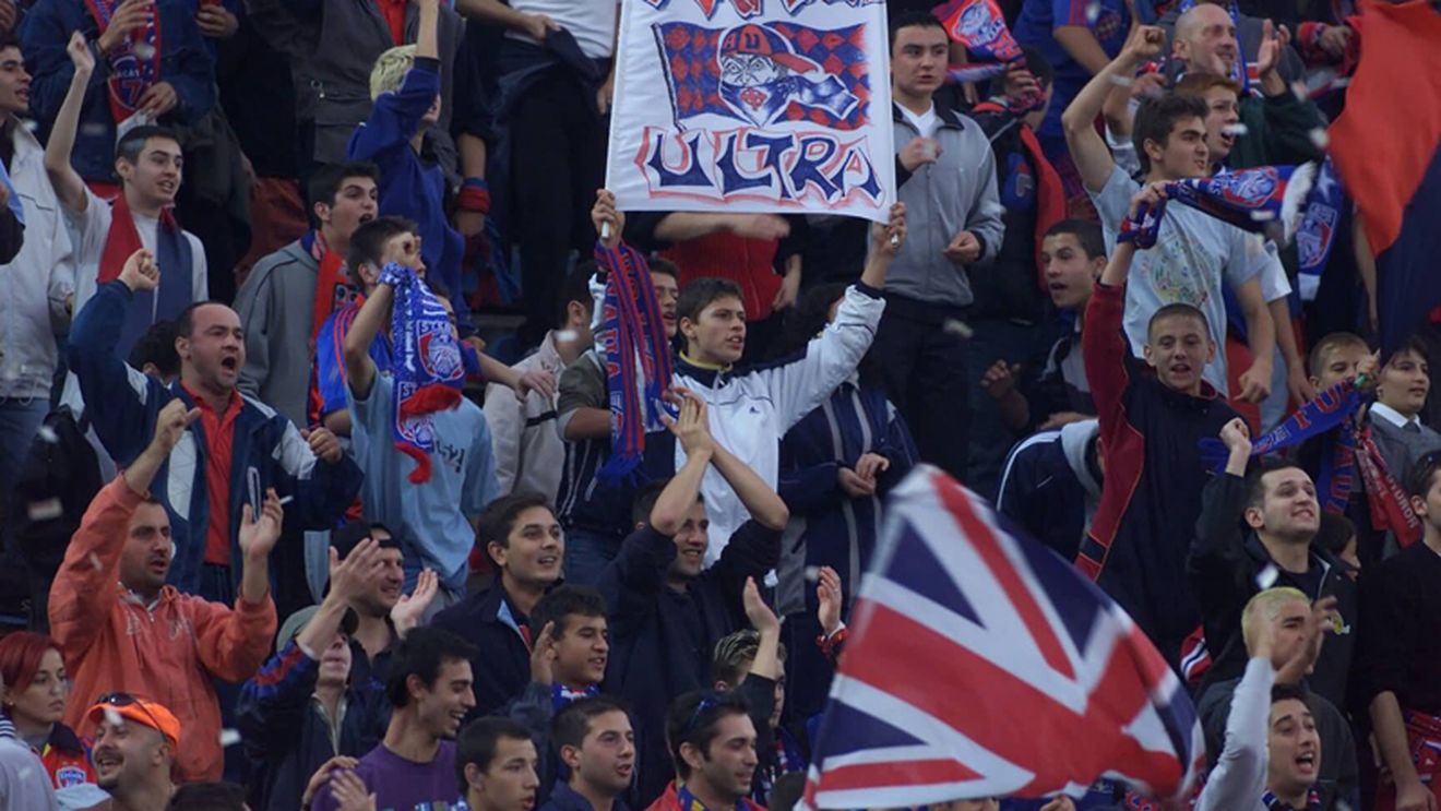 Fani steliști bătuți la sosirea de la Galați! Cum comentezi?