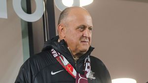 Prima lovitură pe care o primesc planurile lui Dan Șucu. Fotbalistul de la Genoa a refuzat oferta lui Marius Șumudică și semnează cu alt club