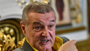 „Sunteți nebuni? Nu dau atât”. Gigi Becali, anunț în direct despre transferul de la rivală