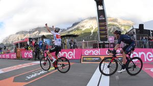 Miticul Stelvio a schimbat liderul în Il Giro 2020. Jai Hindley a câștigat etapa a 18-a, iar Wilco Kelderman a preluat tricoul roz