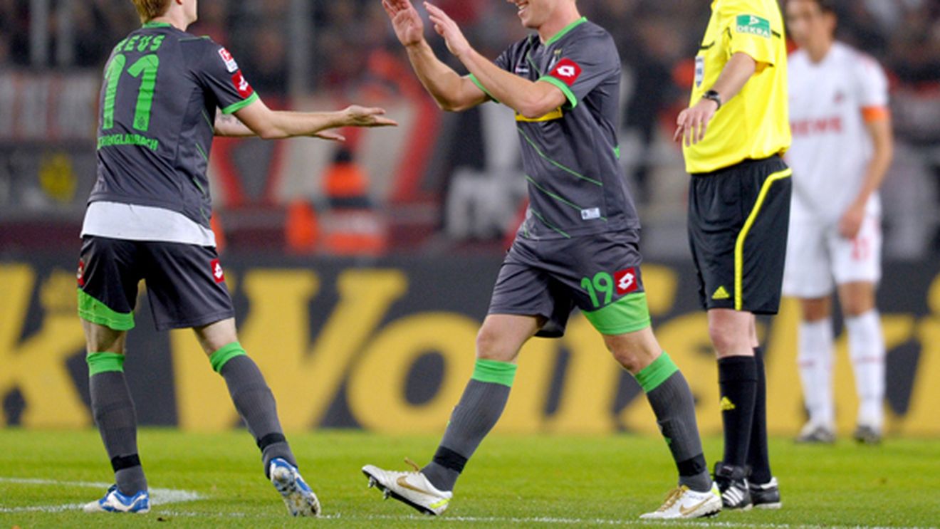 Un stadion întreg, luat la mișto!** Au recurs la "Schnick Schnack Schnuck" pentru a decide executantul unei lovituri libere VIDEO