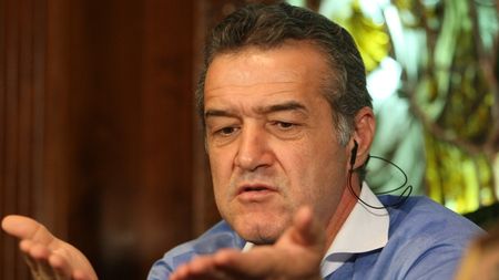 Soluția de criză pentru apărare! "L-aș reprofila pe Onicaș** în fundaș central! E în genul lui Rădoi!"