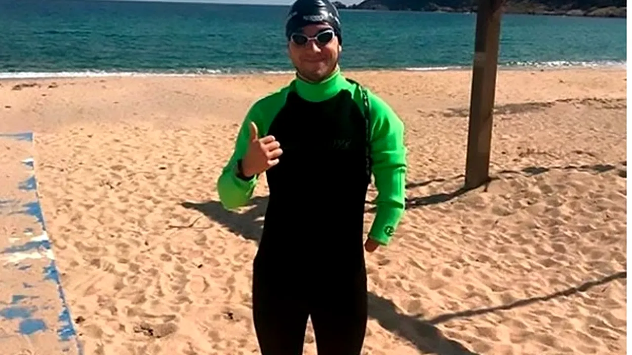 Clipe de groază pentru un înotător paralimpic. Doi rechini au apărut lângă el, în timpul unui antrenament în Marea Mediterană| VIDEO