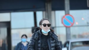 Imaginile începutului de an cu Corina Caciuc: tânăra gravidă a început cumpărăturile pentru casa în care va locui alături de iubitul ei, Laurențiu Reghecampf | FOTO