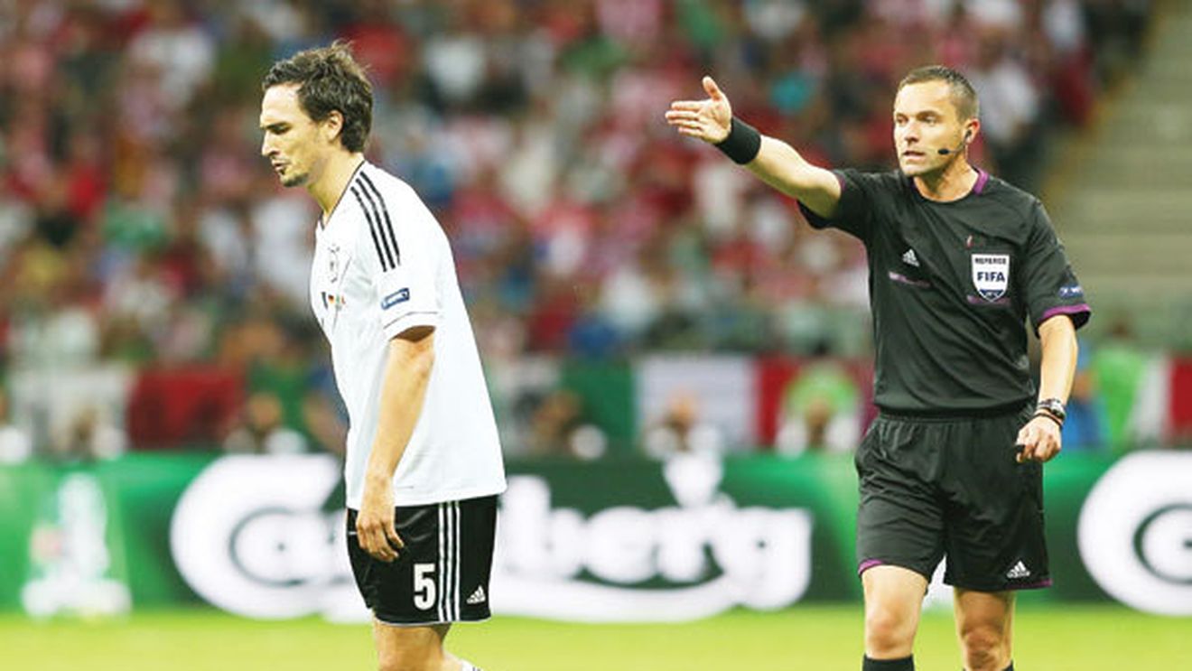 Atenție!** Steaua, fluierată la Londra de un francez cunoscut pentru ușurința cu care acordă cartonașe