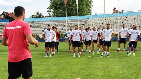 Prima achiziție pentru Liga 1 a nou-promovatei FC Hermannstadt este un campion al României. "În sfârșit, am ajuns acasă." Cine pleacă de sub comanda lui Pelici și adversarii din cantonamentul din Slovenia