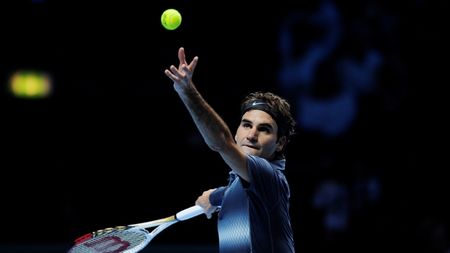 Roger Federer s-a calificat în semifinale la Turneul Campionilor, după o revenire de senzație în fața lui  Juan Martin Del Potro